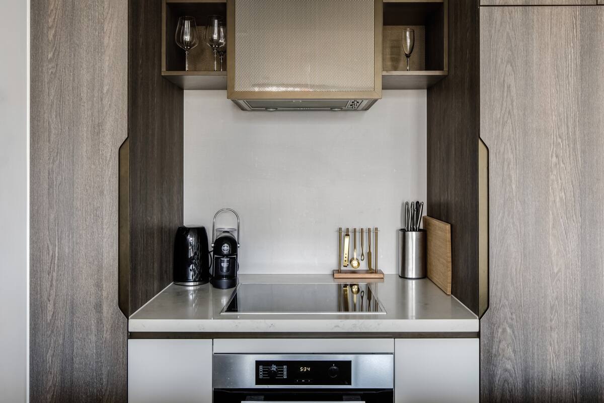 Full kitchen image 1