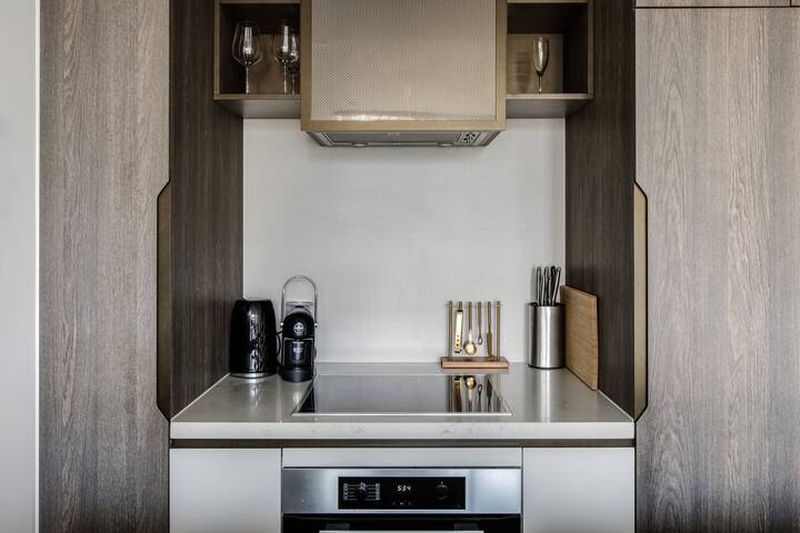 Full kitchen image 1