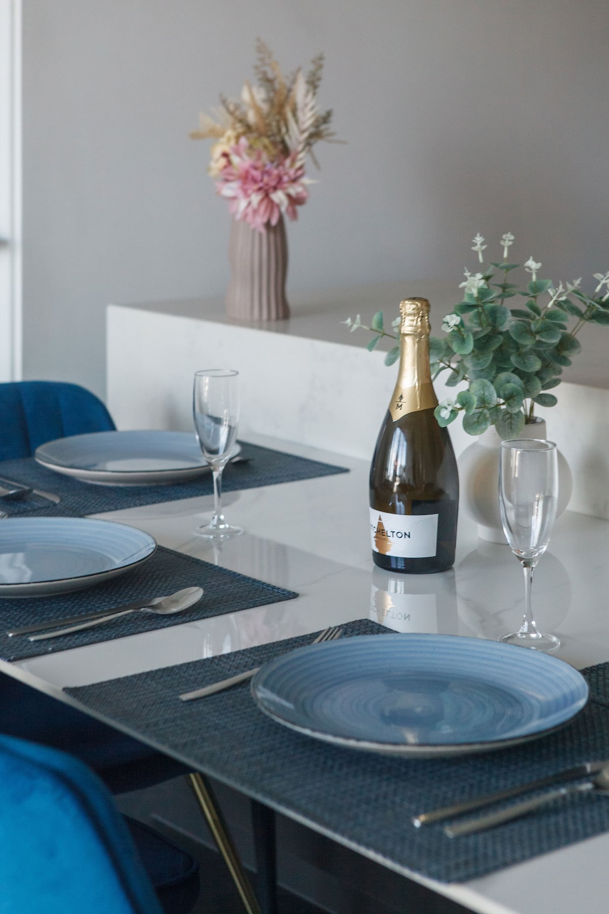 Dining area image 2