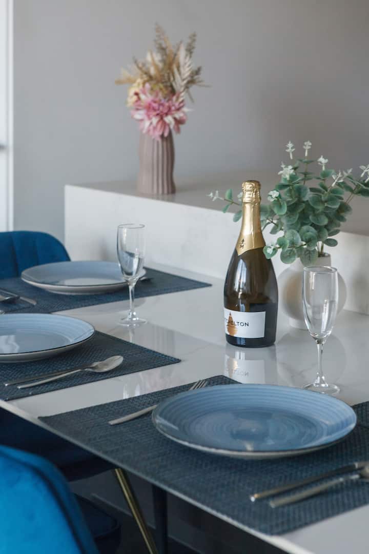 Dining area image 2