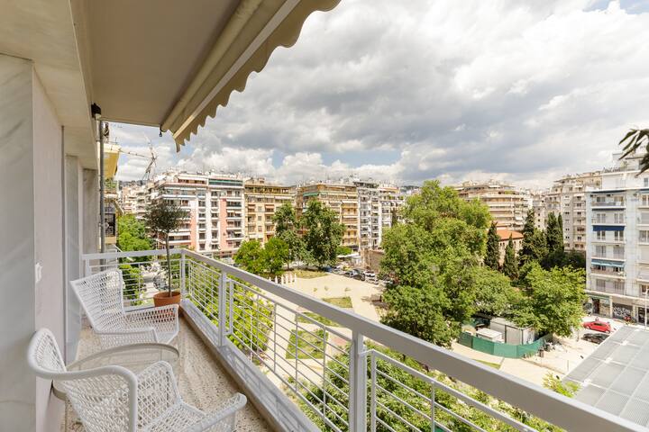 Bel Air: Elegant apartment in the center gallery image 5