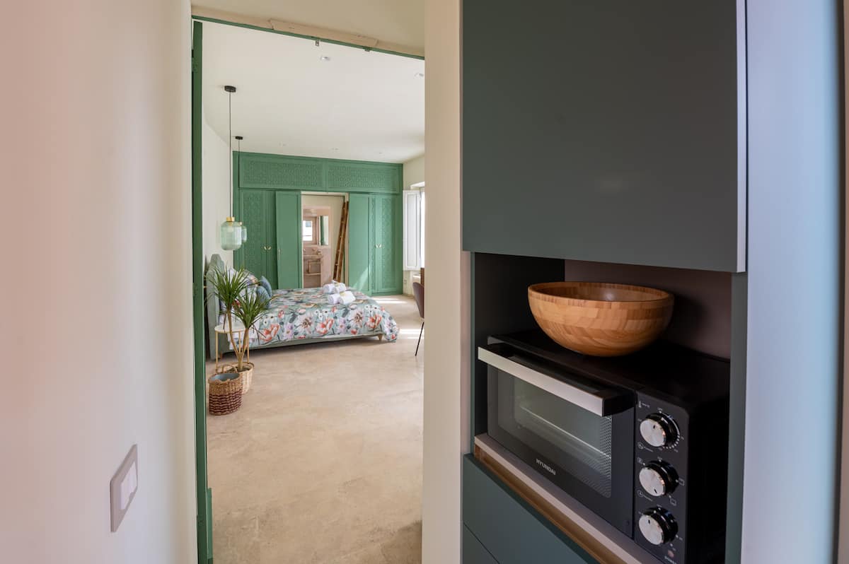 Loft con terrazza panoramica e cortile a Trastevere — Cucina completa 2 | Casa vacanze LovedHomes a Roma