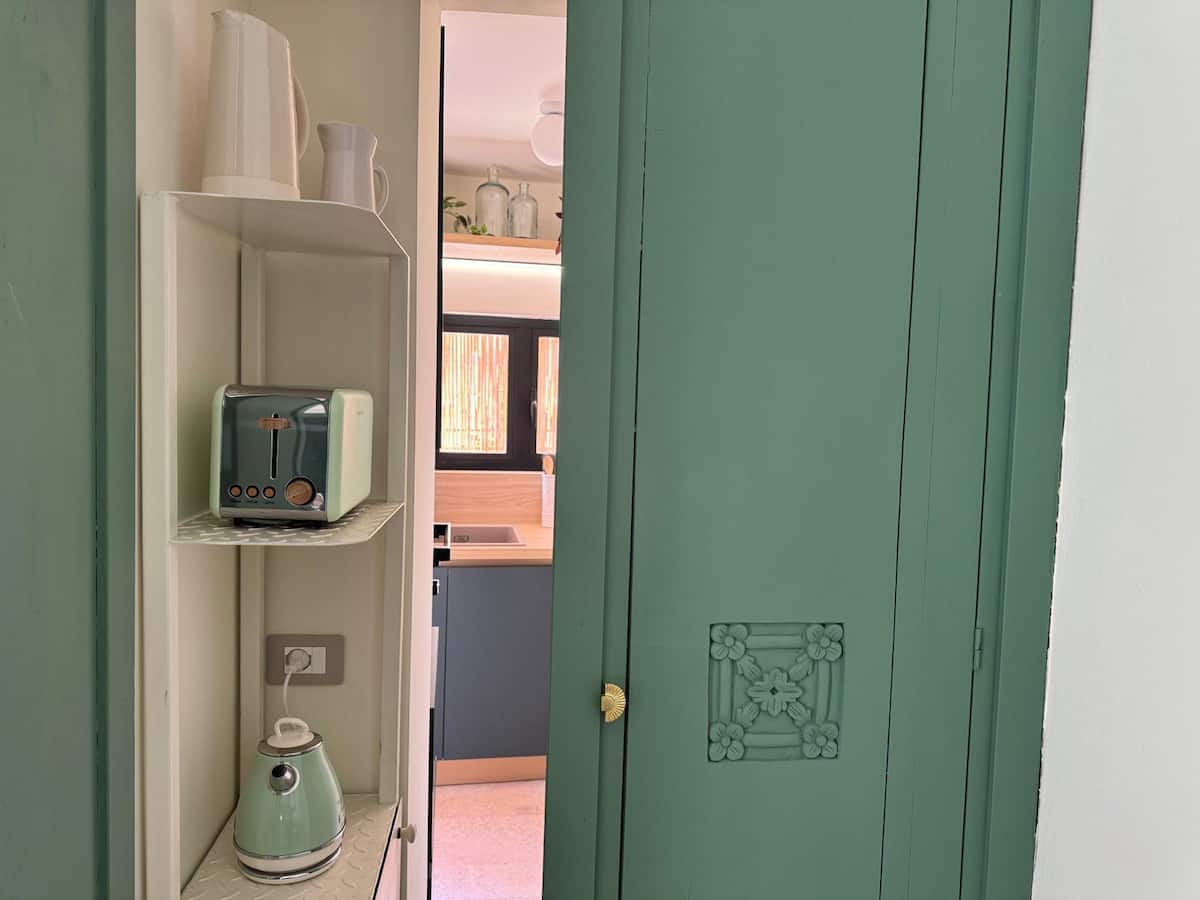 Loft con terrazza panoramica e cortile a Trastevere — Cucina completa 9 | Roma