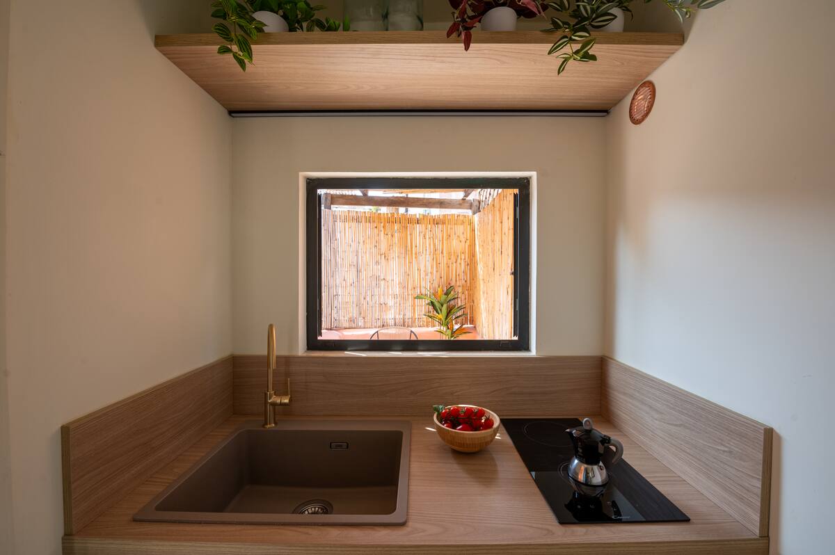 Loft con terrazza panoramica e cortile a Trastevere — Cucina completa 5 | Casa vacanze LovedHomes a Roma