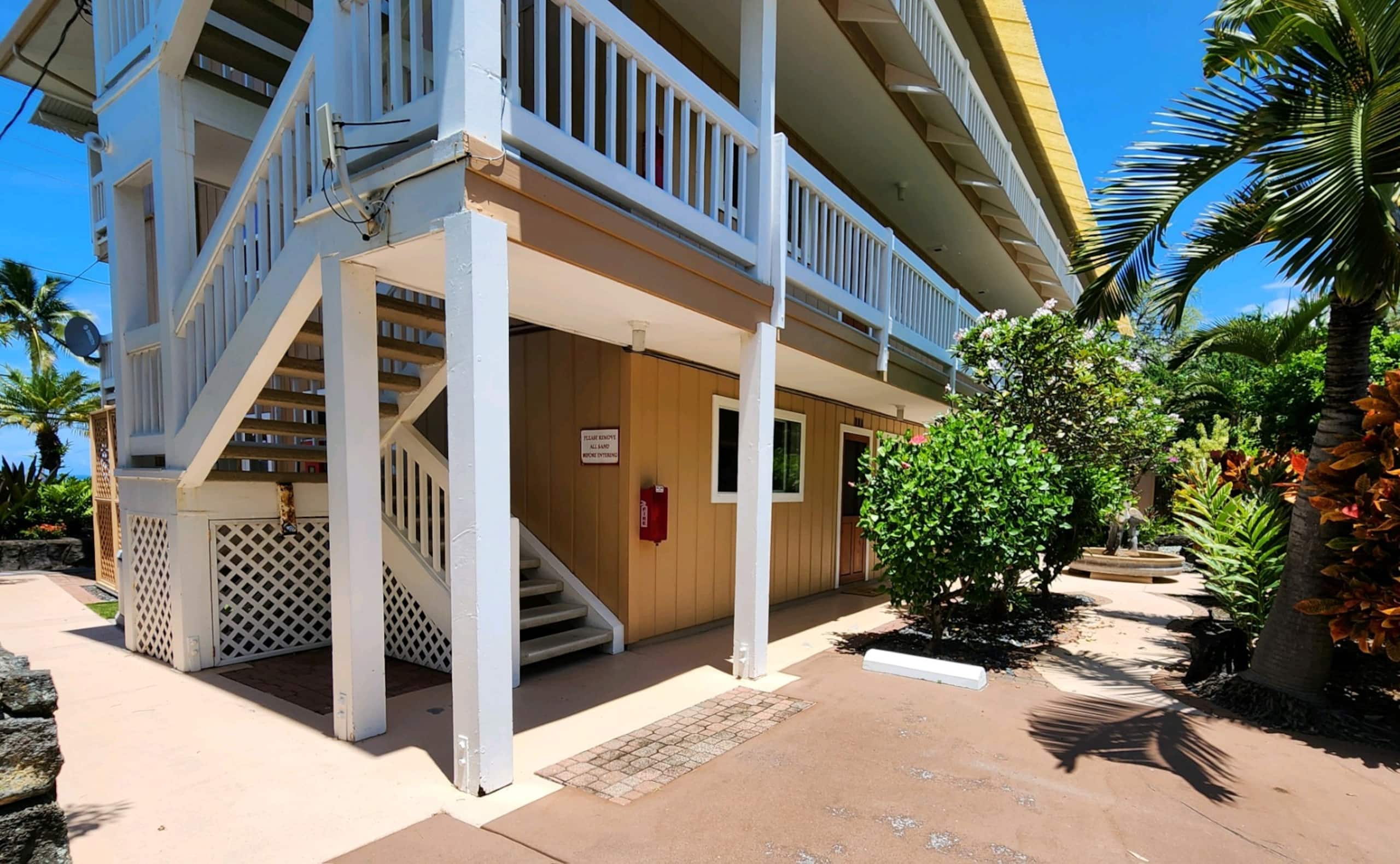 Condo in Kailua-Kona · ★4.89 · 2 bedrooms · 3 beds · 2 shared baths - Image 12