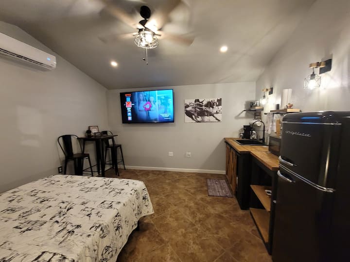 Wranglers Bunkhouse, Oil Field Housing, Off I-20 - Odessa, TX