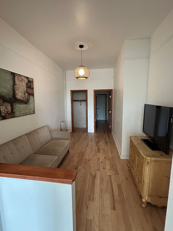 Cozy & Spacious New York Hideaway - Dutch Kills - Queens NY