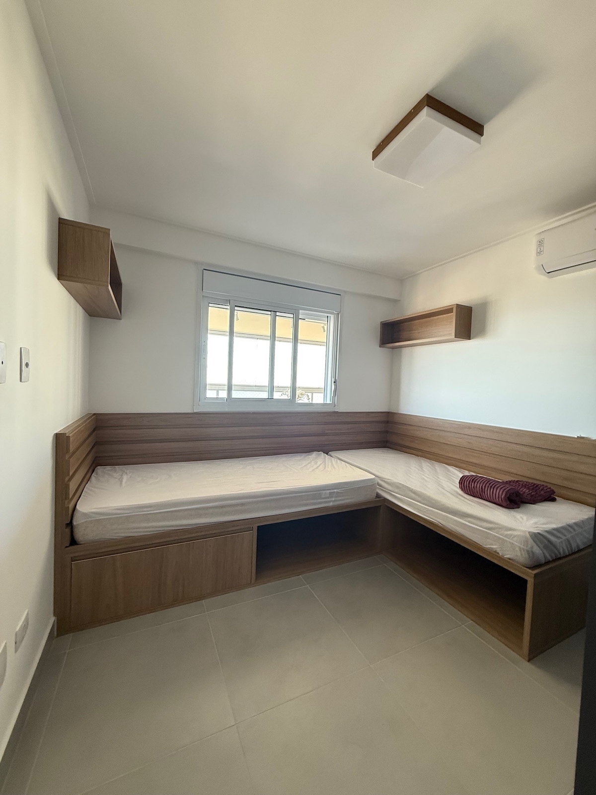 Habitación 2 , 2 camas individuales, aire acondicionado y armario grande