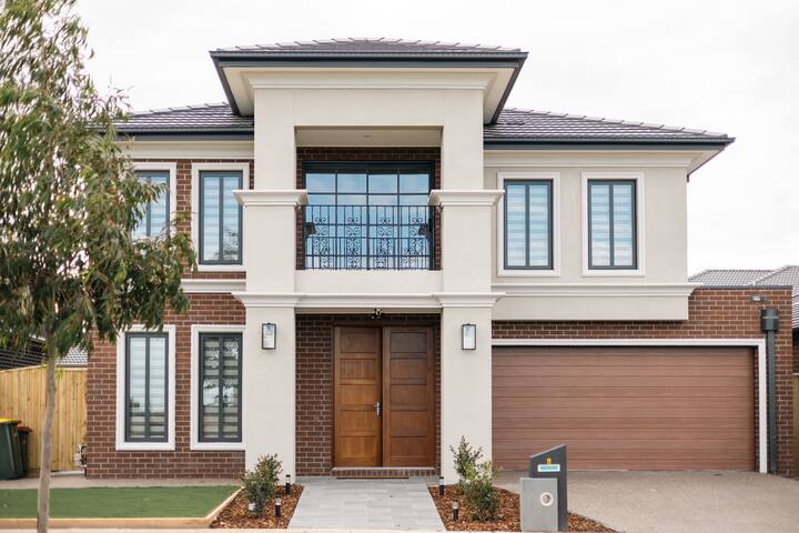 Spacious 6BR House w/ Pool Table Urban Home