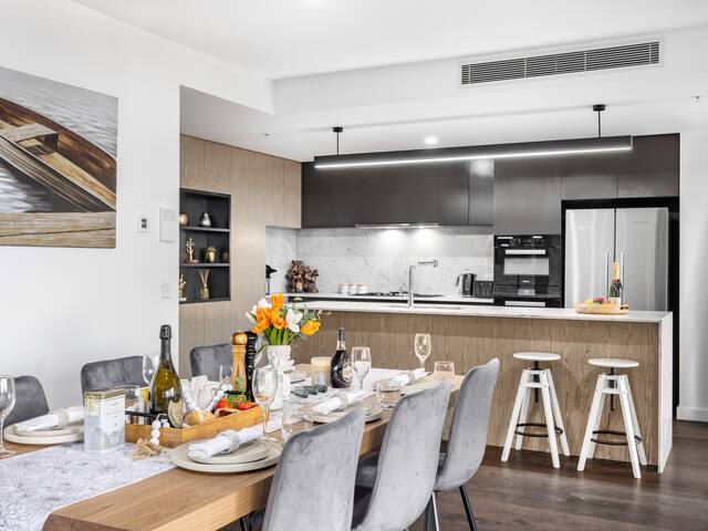 Cityview 4 Beds/FR Carparks/pool at South Bank gallery image 5