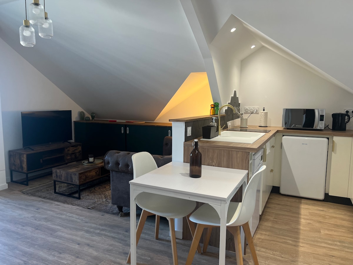 Top performing Airbnb: Studio in the heart of the city. in Fougères