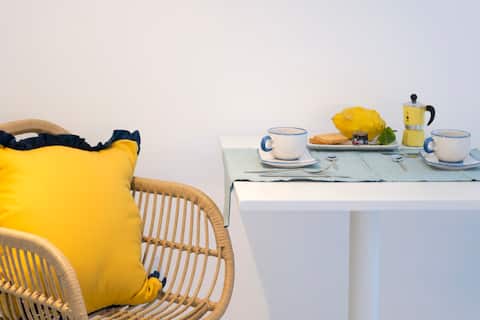 Top Airbnb: Amalfi Coast Suite Sea View • Hot Tub, No Stairs a Praiano