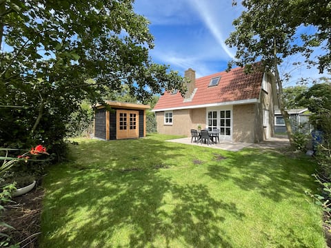 Renovated house with garden, close to beach