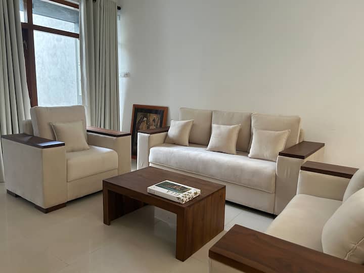 La Enchantée Villa - Lift+pool+4br A/c+queen Beds - Colombo