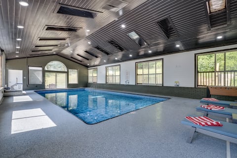 Private Indoor Pool~WiFi~
Arcade~Fire Pit~Views