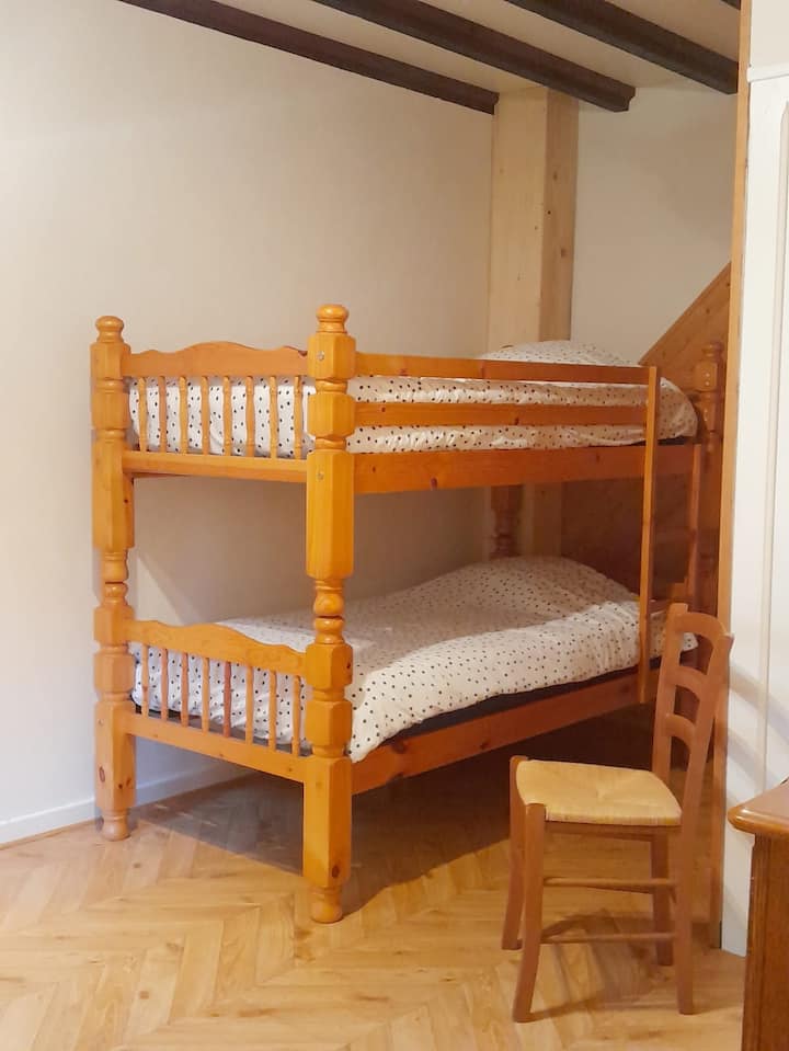 fëmijët dhe dhoma e zhveshjes 