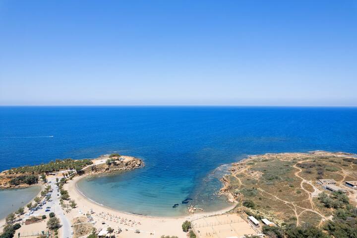 Modern Coastal Villa w/ Daily Housekeeping gallery image 4