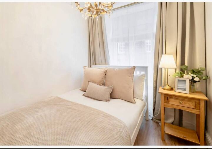 Slaapkamer 4 boven - klein tweepersoonsbed 