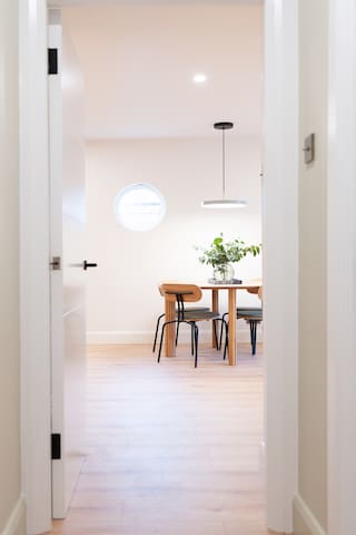 Modern & Cosy Retreat in Dublin’s Historic Center gallery image 3