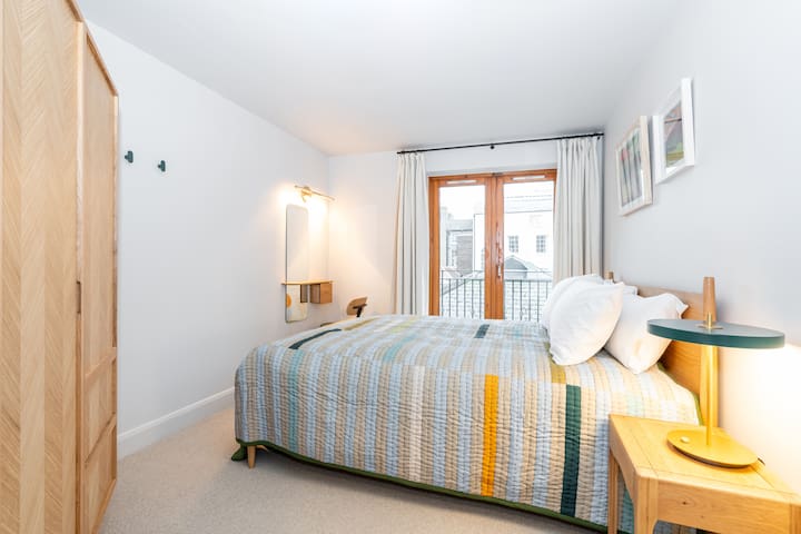 Modern & Cosy Retreat in Dublin’s Historic Center gallery image 4