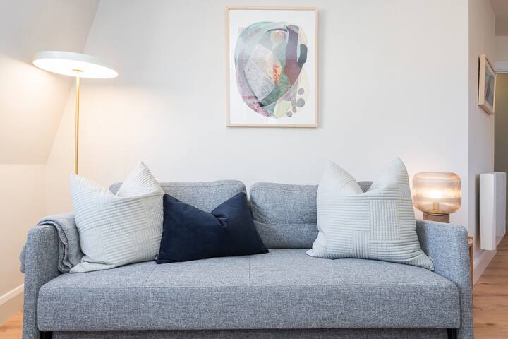 Perfect Location – Charming & Modern Apartment gallery image 2