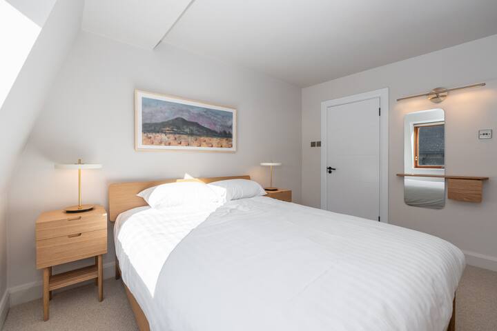 Sparkling Large Penthouse, Terrace, Prime Location gallery image 4