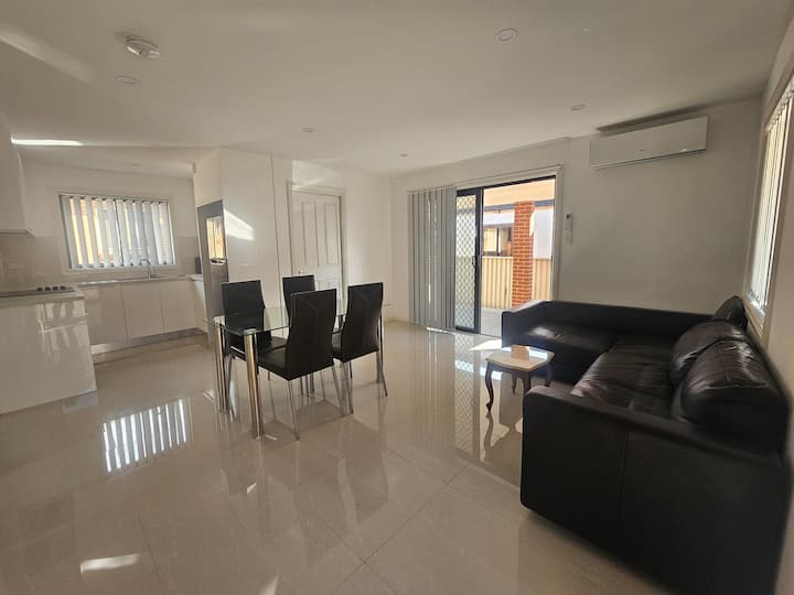 New Entire Home Close To Canley Heights Shop - Liverpool