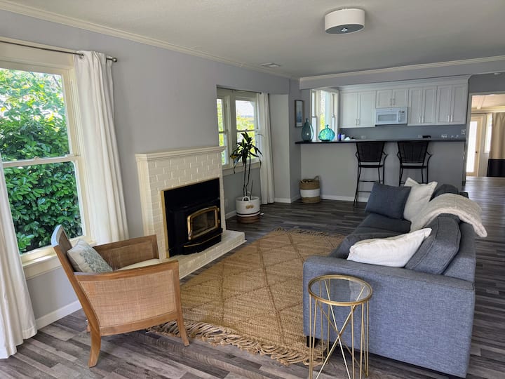 Remodeled Sonoma Farmhouse - Sonoma, CA