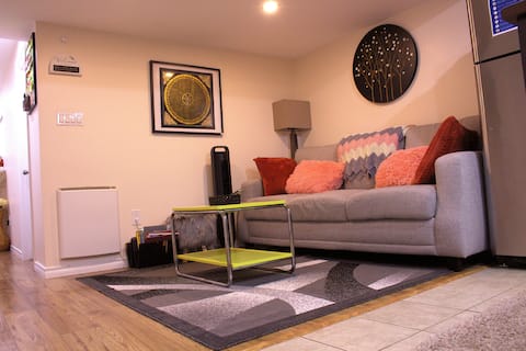 Top Airbnb: Entire Suite/2 BDRM/King/Queen/Patio/Prvt Entrance in Fulton Meadows
