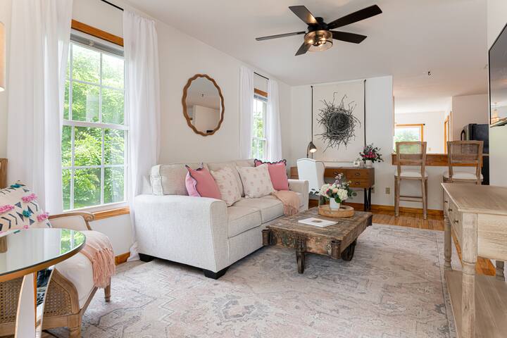 Large house close to DT 2 King beds 2 Queens gallery image 5