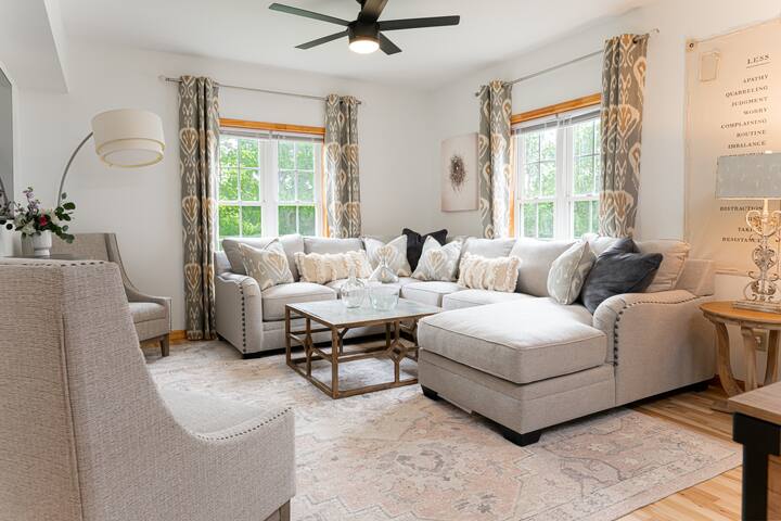 Large house close to DT 2 King beds 2 Queens gallery image 3