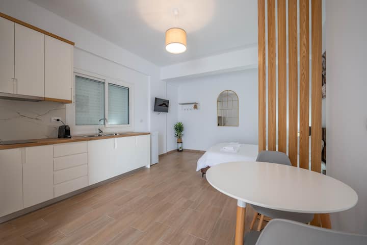 Studio Apartment With King Bed - Saranda