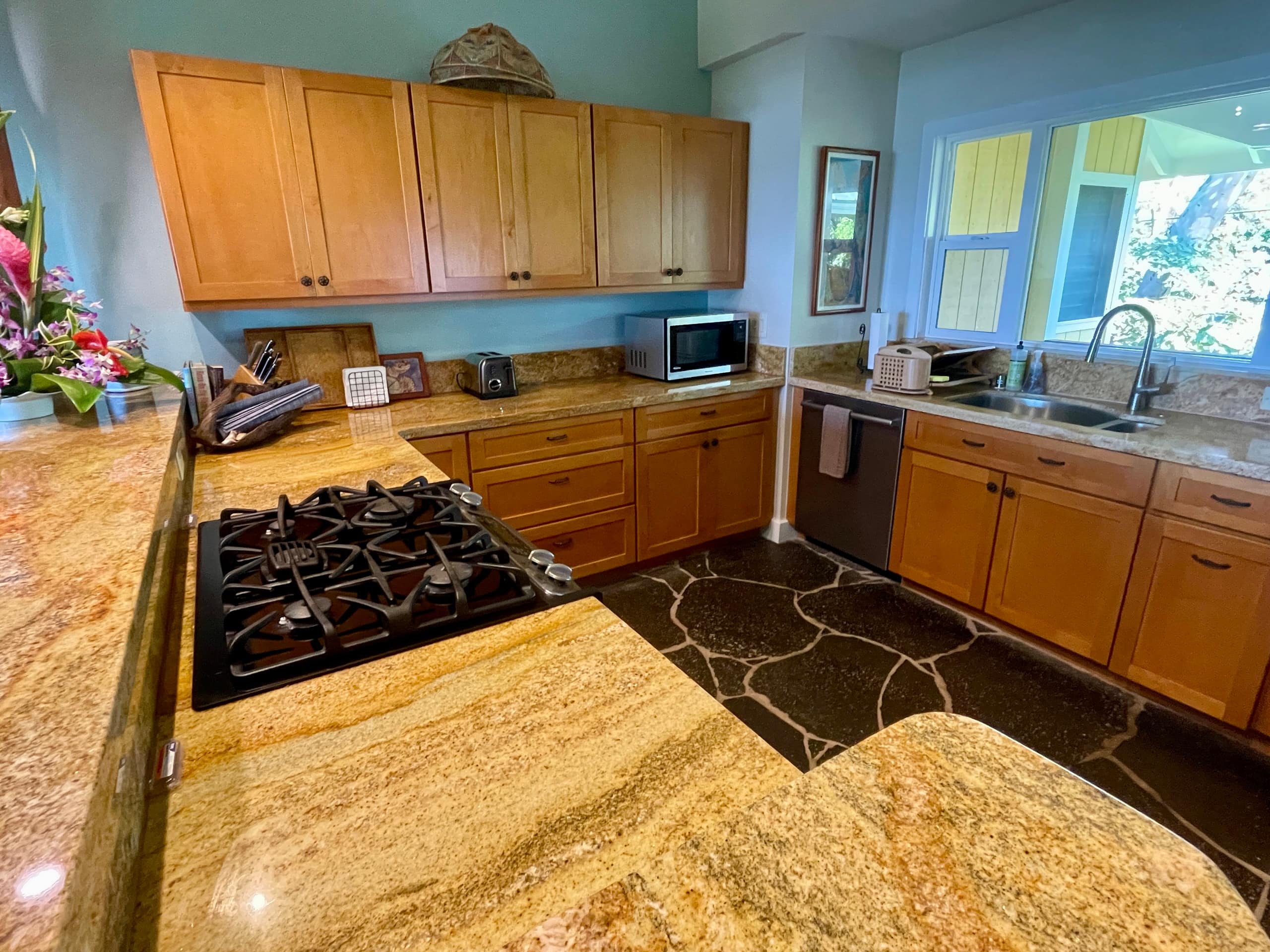 Home in Waimea · ★5.0 · 3 bedrooms · 6 beds · 3 baths - Image 13