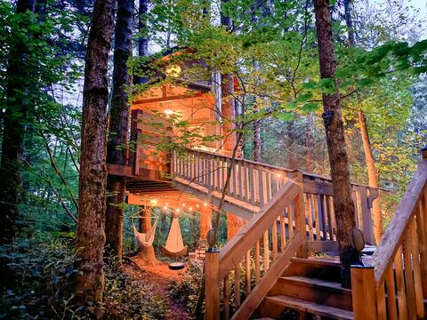 Mama Moon Treehouse