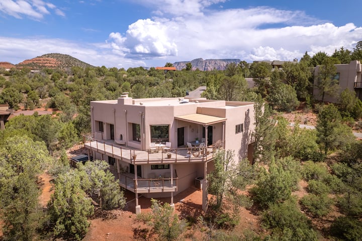 Red Rock Views, Hot Tub & Pet-friendly - Sedona, AZ
