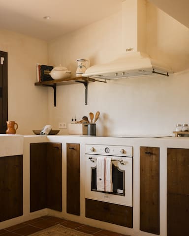 Luxury villa with heated pool, 5 min from beach gallery image 4