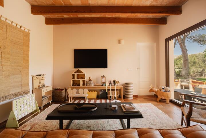 Luxury villa with heated pool, 5 min from beach gallery image 3