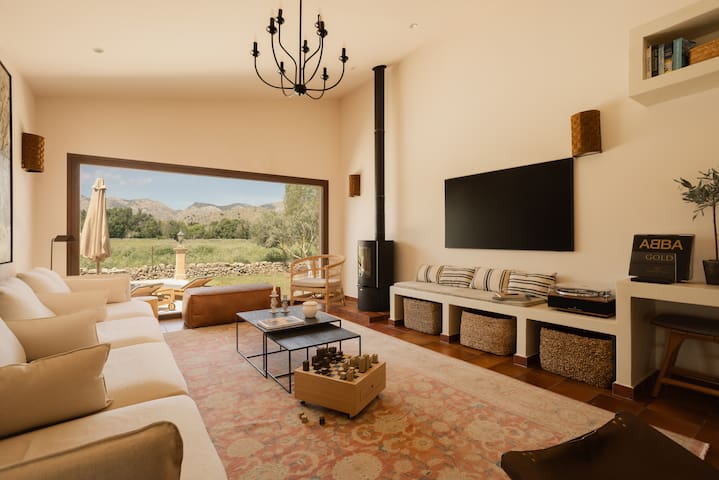 Luxury villa with heated pool, 5 min from beach gallery image 2