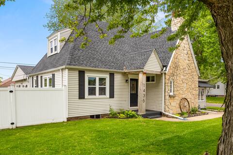 Suburban Sanctuary: 3BD Perfect for Long Stays