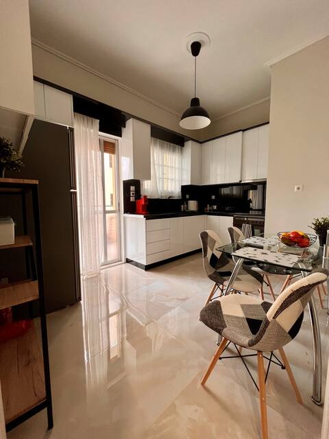 Modern & cozy apartment 1 minute from the metro
