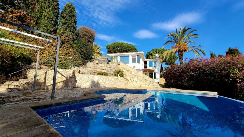 Costa Brava Villa vistas al mar gallery image 2