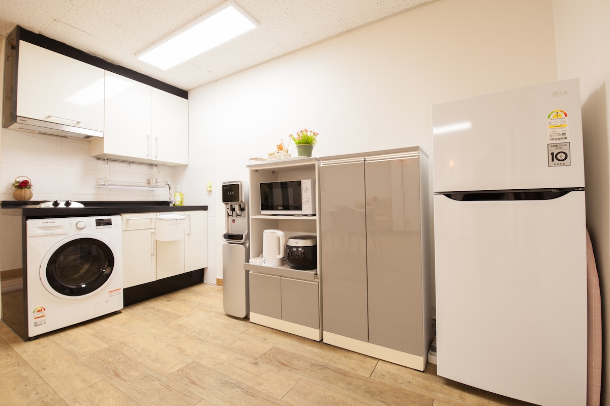 ivy/서울역 도보5분/투룸/큰거실/침대3,소파베드1/명동, 홍대 2정거장 - 서울의 아파트에서 살아보기, 서울, 한국 - 에어비앤비