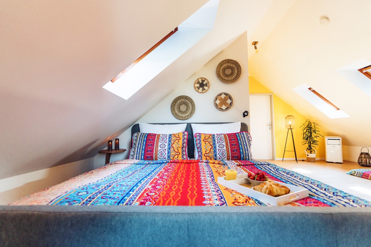 ☆ Ein großes Bett ist mehr als nur eine Schlafstätte. Es ist ein Ort der Geborgenheit und des Rückzugs, an dem wir uns einkuscheln und die Seele baumeln lassen können ☆