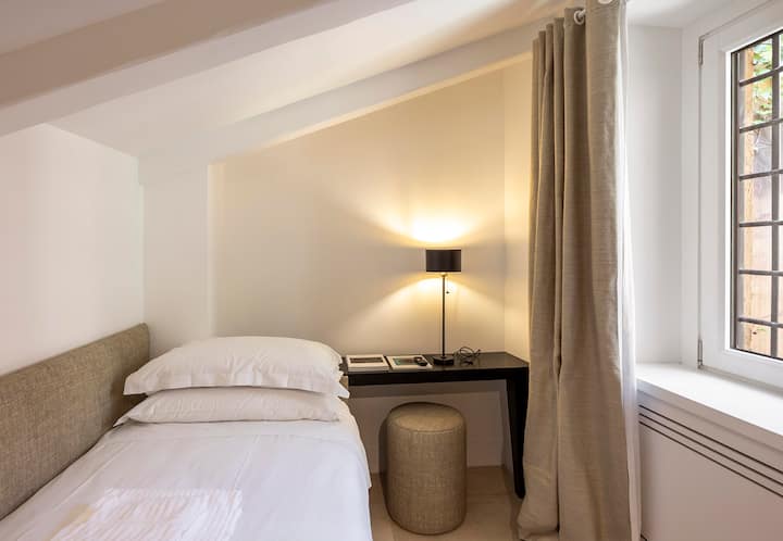 الطابق الثاني