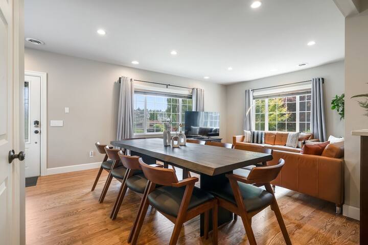 Seattle / Gorgeous 4 BR Home / Free Parking gallery image 4