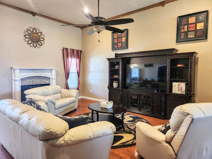 Spacious, Pet/family Home! 4bdrm/3bath, Sleeps 12 - New Mexico