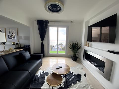 Annonce Airbnb populaire: Panoramic view of the SEA, beautiful 2-bedroom, Saint-Nazaire à Saint Nazaire