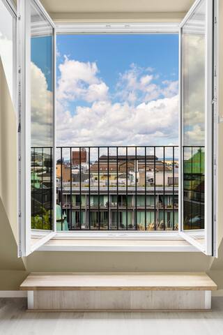 2BR City Center Apt: Opera + Munch + Royal Views gallery image 3