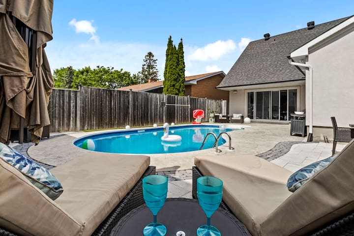 Luxury Home. Heated Salt Pool, Parking, Office