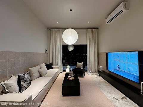So Living | Royal Palace 2-Min Walk-Riverfront 2BR